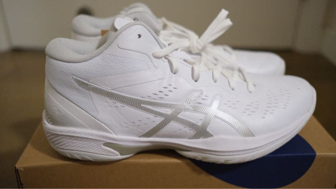 ASICS GELHOOP V16 ホワイトシルバー　26.5cm