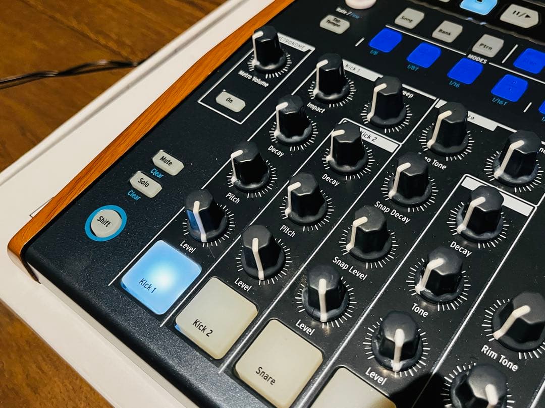 ARTURIA DRUMBRUTE 販売完了品 VOXケーブル付き