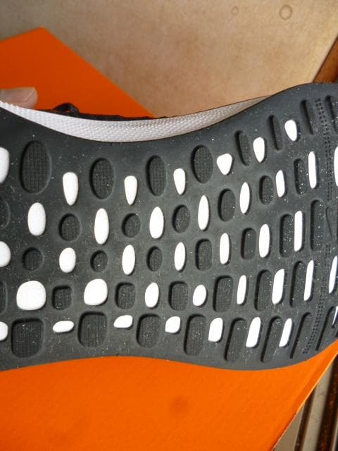 美品 正規品 NIKE ナイキ インフィニティラン 4 28 元箱あり