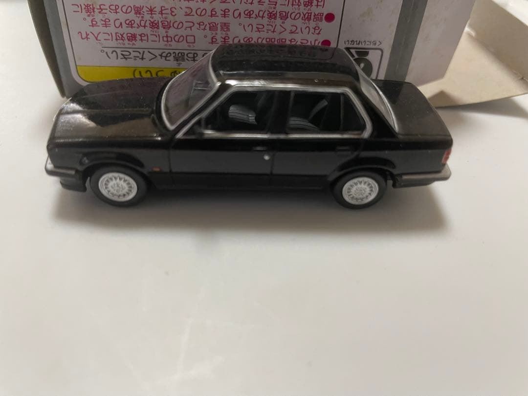 トミカリミテッドヴィンテージネオ　 325i ４ドア
