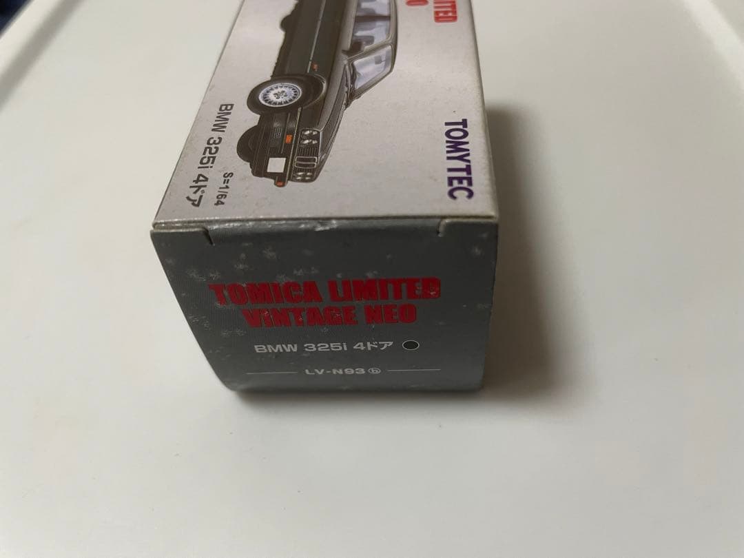 トミカリミテッドヴィンテージネオ　 325i ４ドア