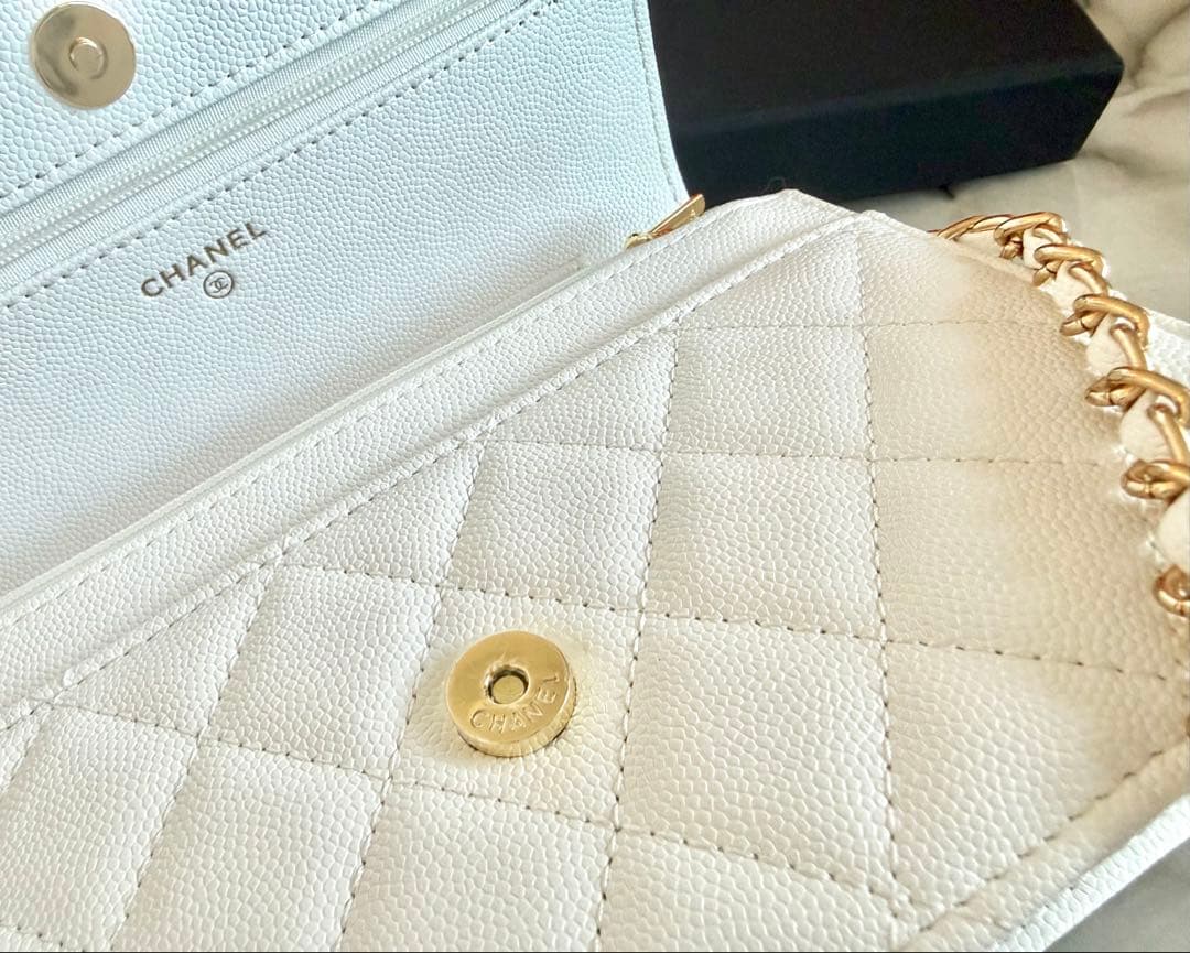CHANEL ノベルティ　チェーンウォレット　ホワイト×ゴールド 希少