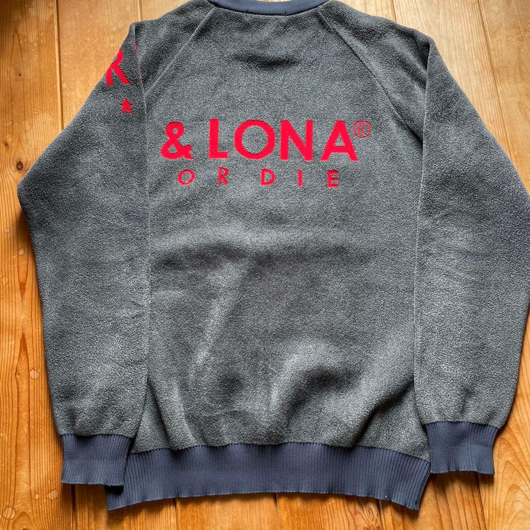 MARK & LONA スウェットシャツ グレー/レッド