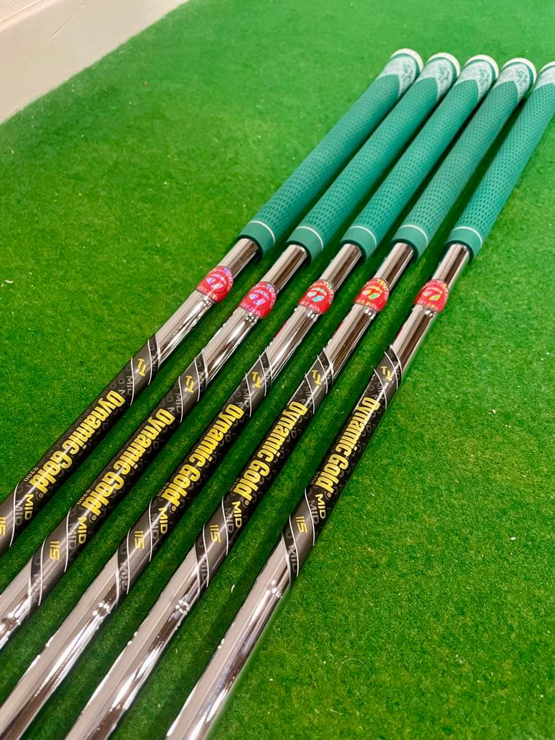 【ほぼ新品】 テーラーメイド P•8CB ダイナミックゴールドMID 115