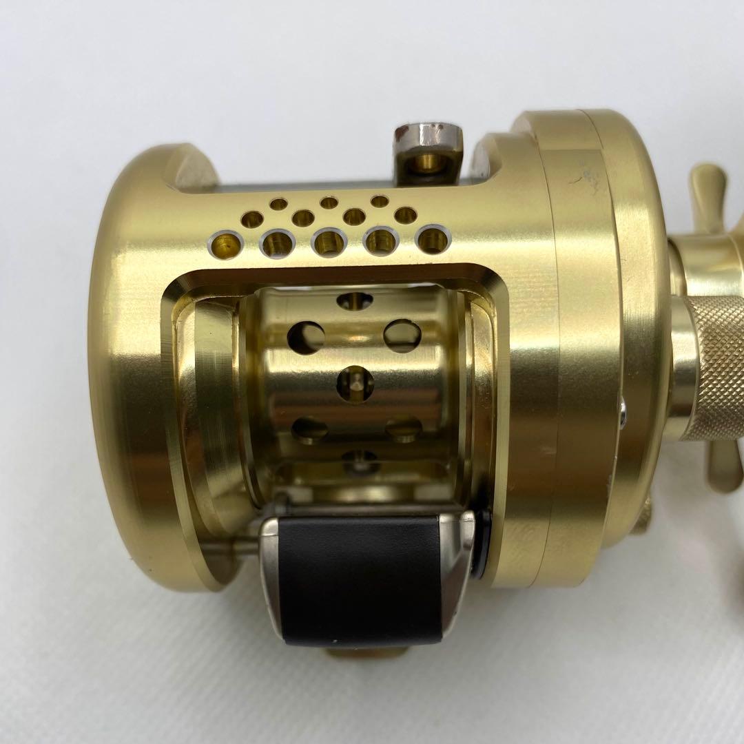 SHIMANO シマノ 01カルカッタコンクエスト50 右ハンドル