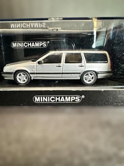 【MINICHAMPS】 Volvo 850 （1996）シルバー　1/43