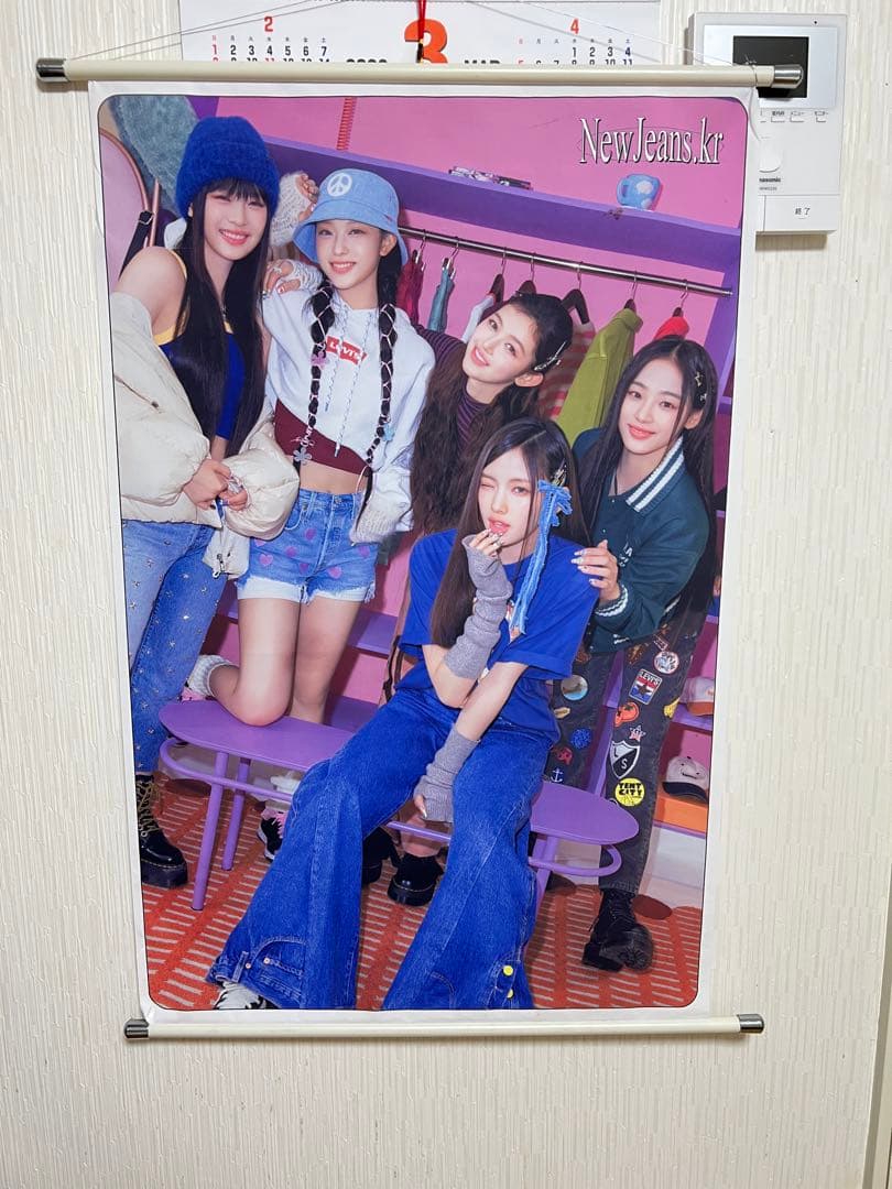 New Jeans ポスター カラフル　一枚