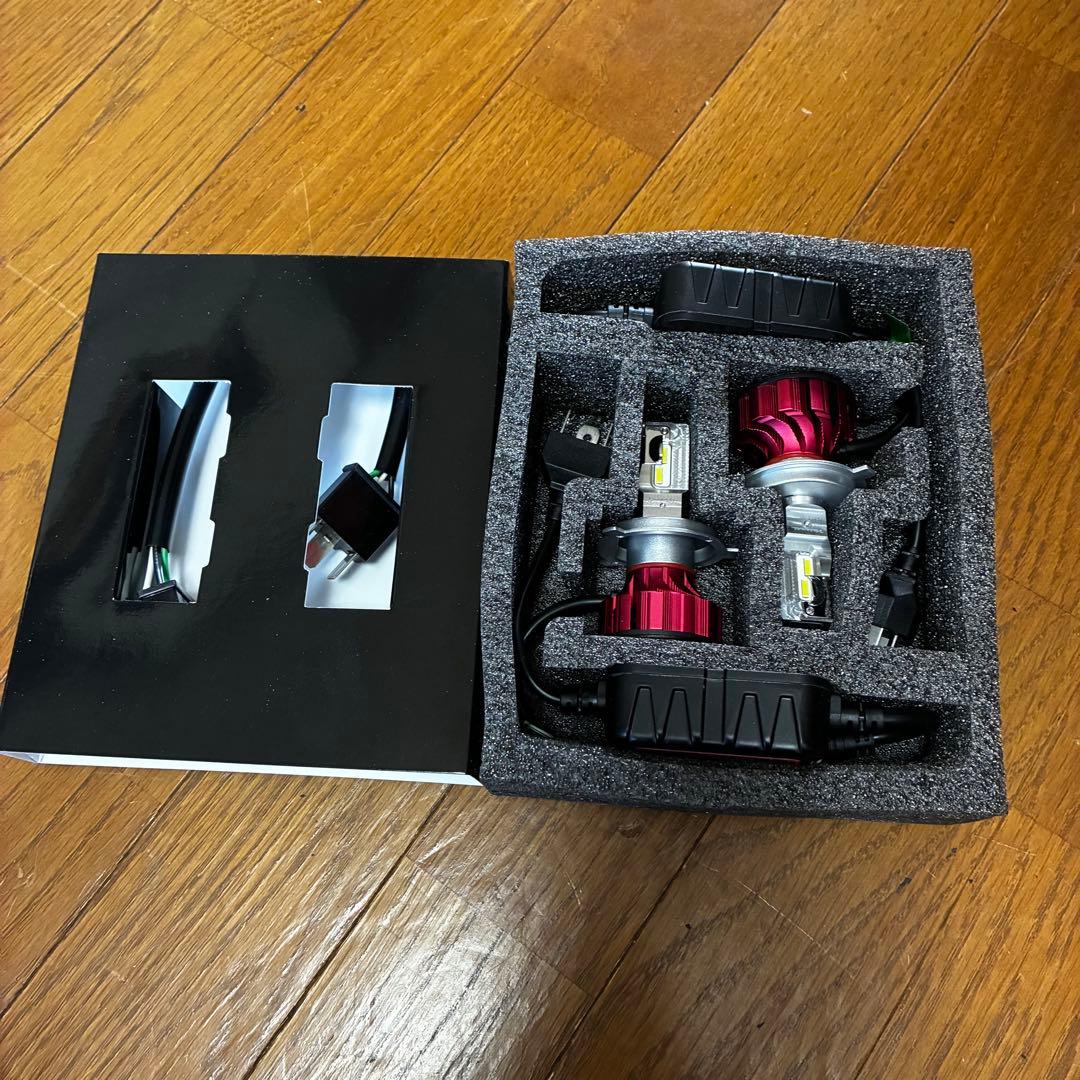 ヴァレンティ　ジュエルLEDヘッドバルブ 200系ハイエース専用 H4 新品