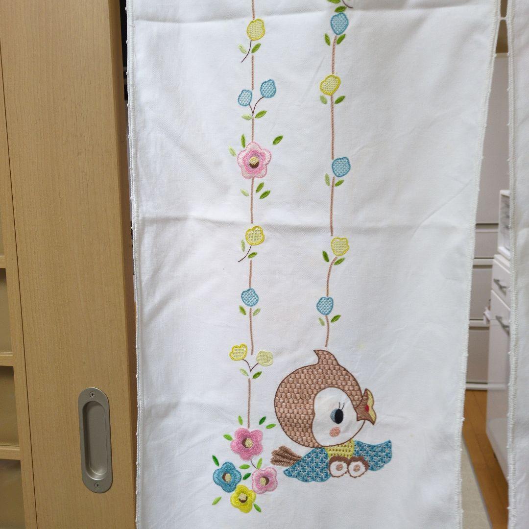 ウサギとフクロウの刺繍のれん