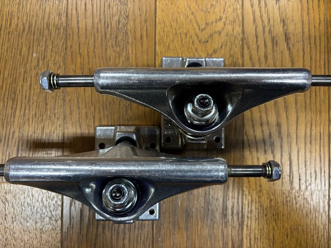 スケートボード VENTURE TRUCKS ALL POLISHED 5.2 HI