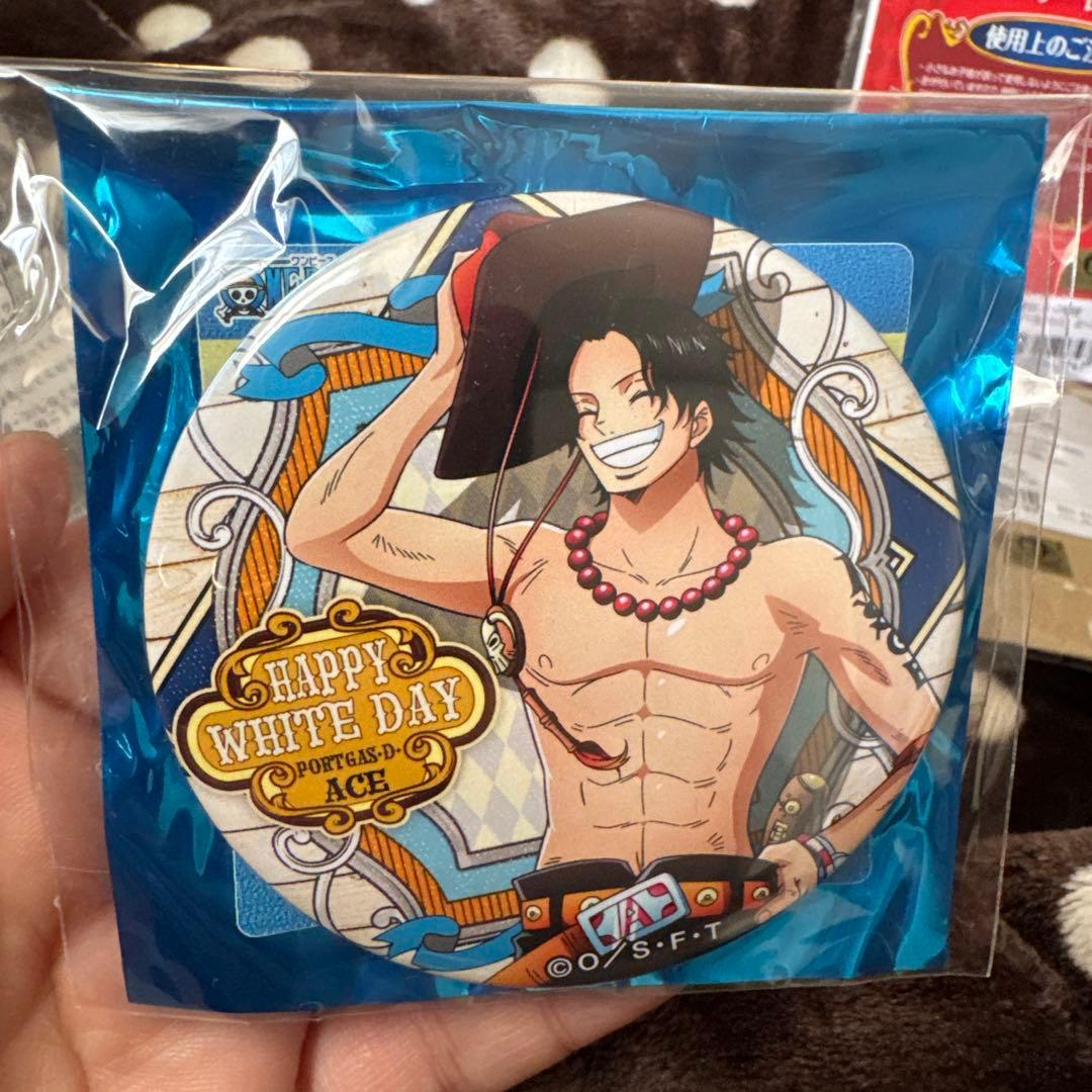 ONE PIECE エース　缶バッジ