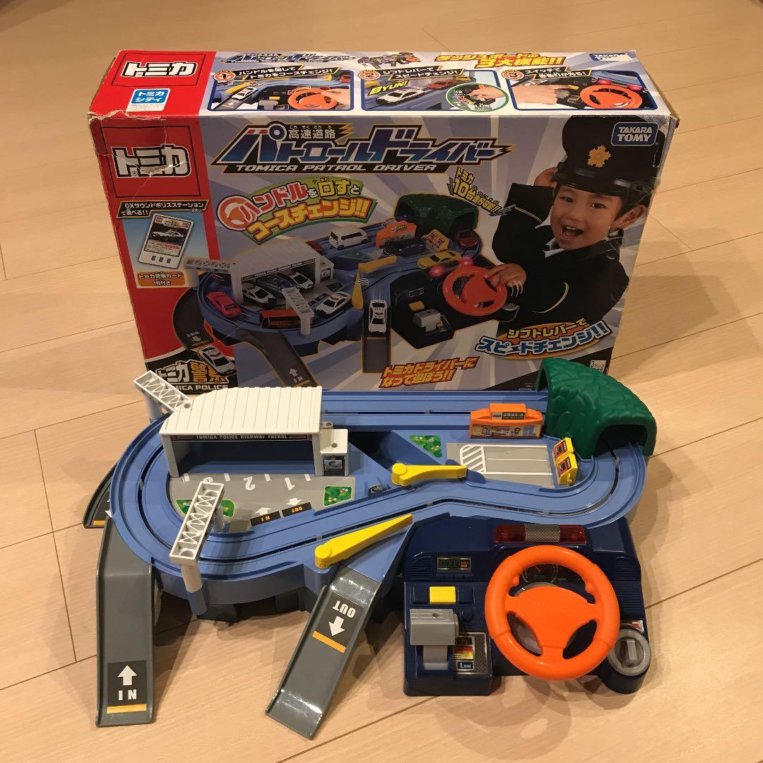 タカラトミー　メカアクション自動車工場　キャリアカー　パトロールドライバー　3点