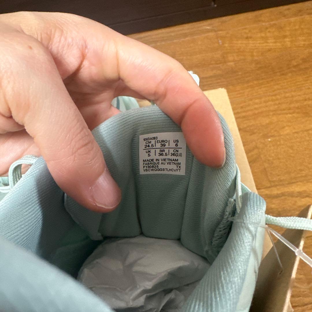 ASICS バスケットボールシューズ