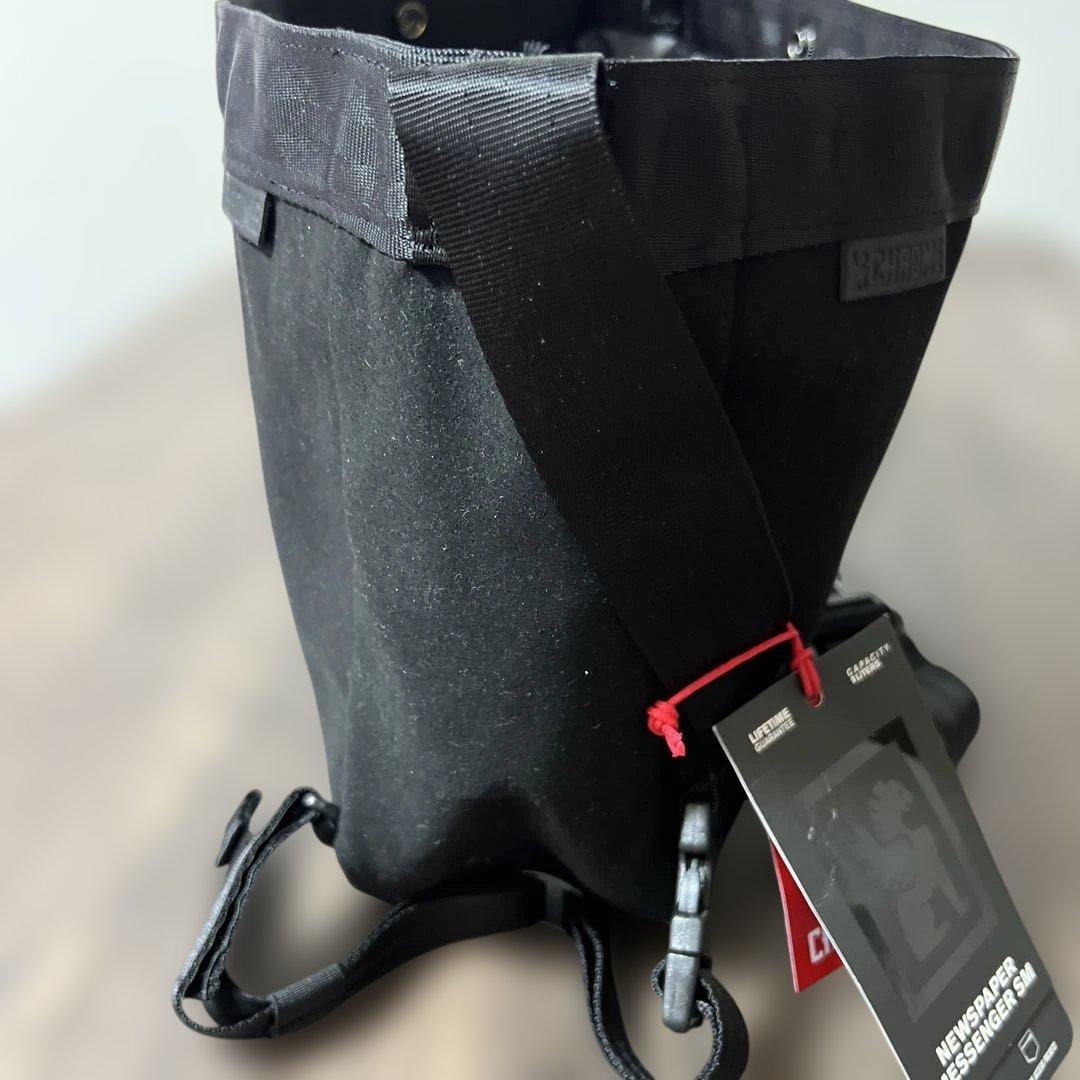 【新品】クローム ニュースペーパー メッセンジャーバッグ 9L 黒　スェード