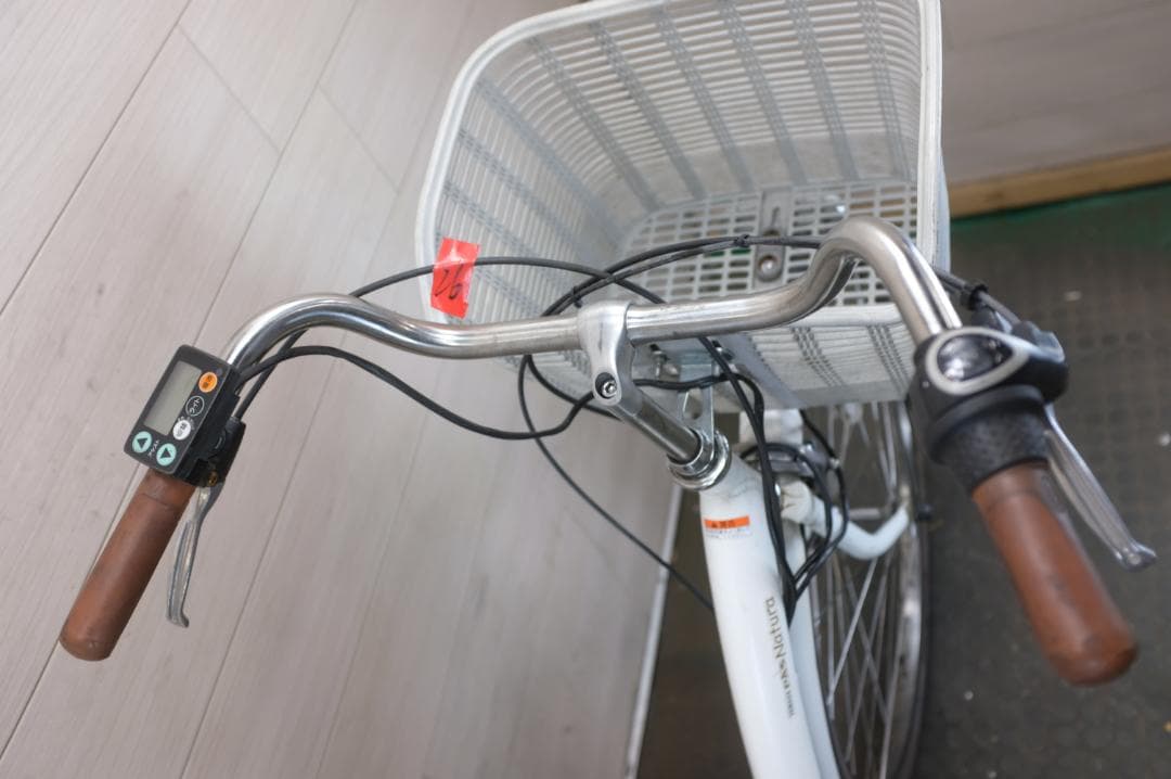電動自転車ブリヂストン製　アシスタ　26インチ　3段　12.8Ah充電器あり