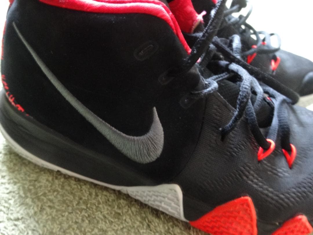 NIKE　スニーカー　カイリーアービング　KYRIE4　28cm