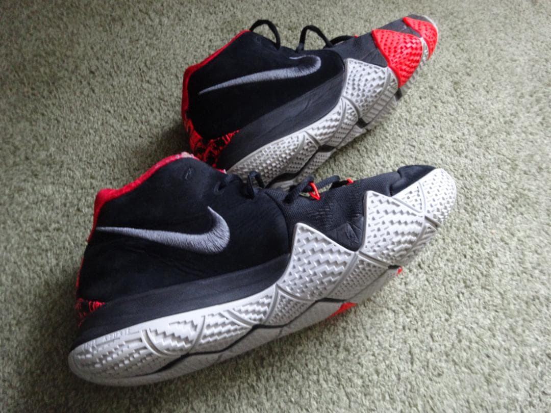 NIKE　スニーカー　カイリーアービング　KYRIE4　28cm