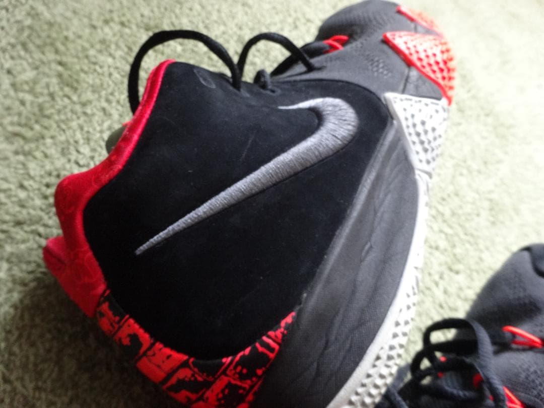 NIKE　スニーカー　カイリーアービング　KYRIE4　28cm