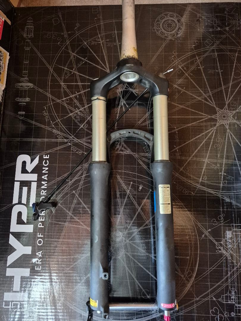 SR SUNTOUR RAIDON 650B サスペンション リモート付き