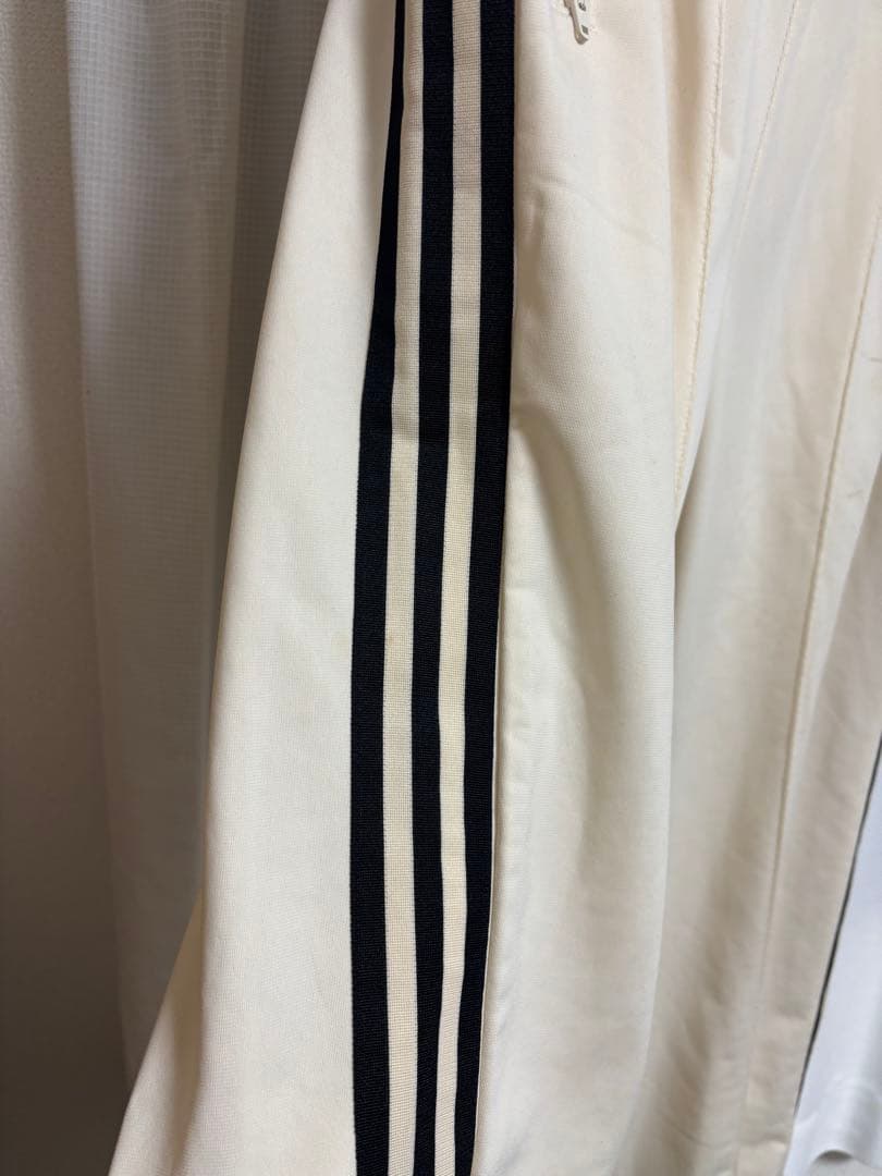 adidas 3本ライン アイボリー ジャージパンツ