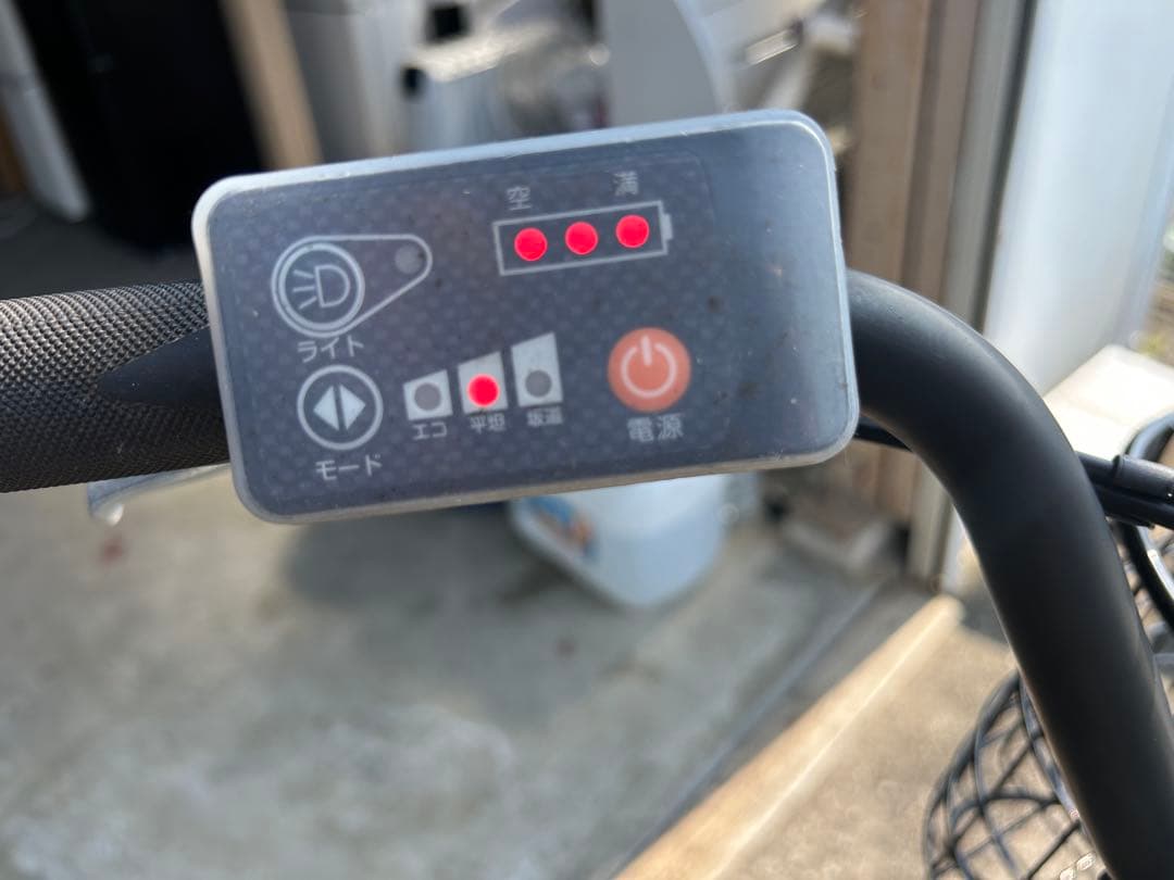 ご*し様 引き取り限定電動アシスト自転車 グレー 前バスケット付き