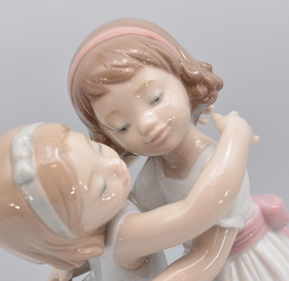 ハグして　＃8046　★リヤドロ　スペイン　ポーセリン　光沢仕上げ　美品　セール