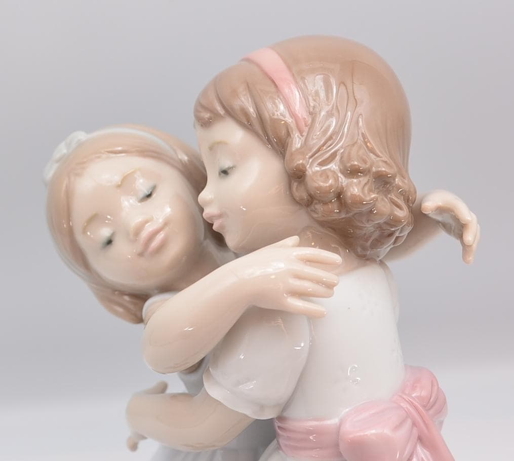 ハグして　＃8046　★リヤドロ　スペイン　ポーセリン　光沢仕上げ　美品　セール