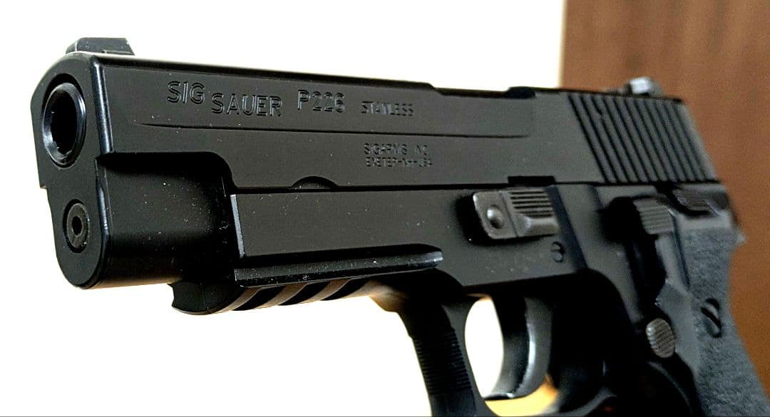 【東京マルイ】シグ ザウエル P226レイル / ガスガン ※対象年齢18歳以上