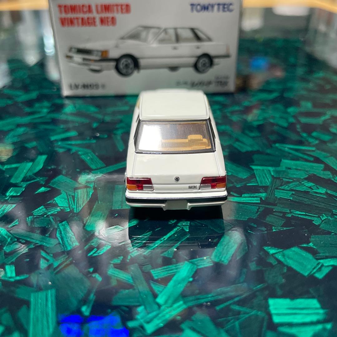 トミカリミテッドヴィンテージ　レパード　ミニカー