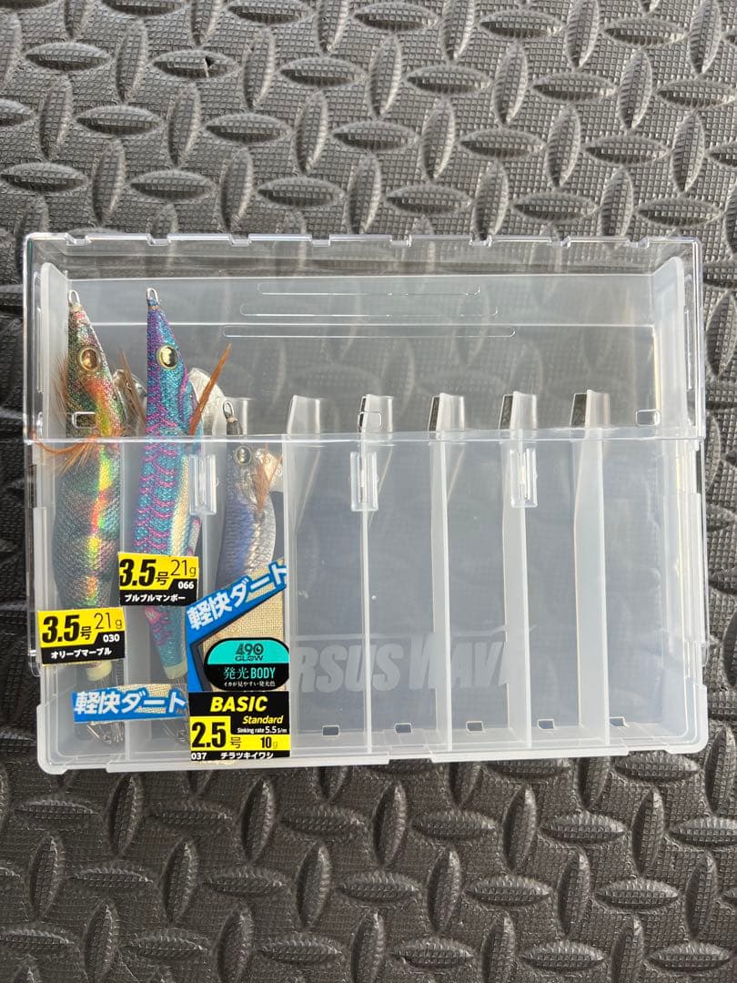 タックルボックスと新品ヤマシタエギ19本