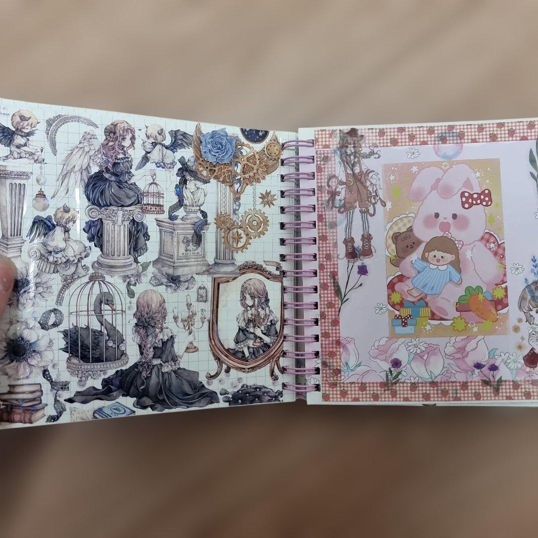 ステッカーがいっぱいの手作り日記