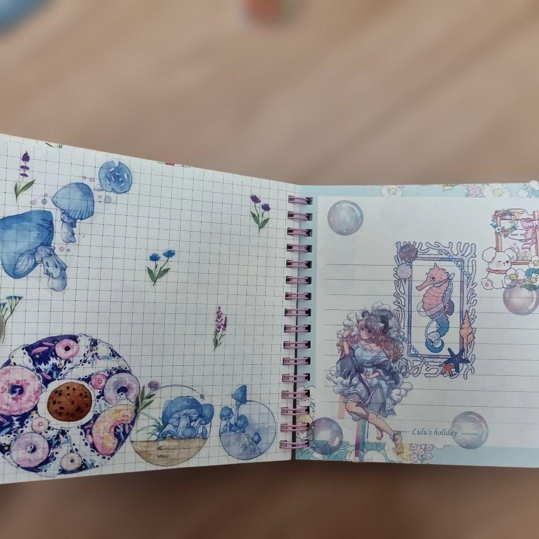 ステッカーがいっぱいの手作り日記