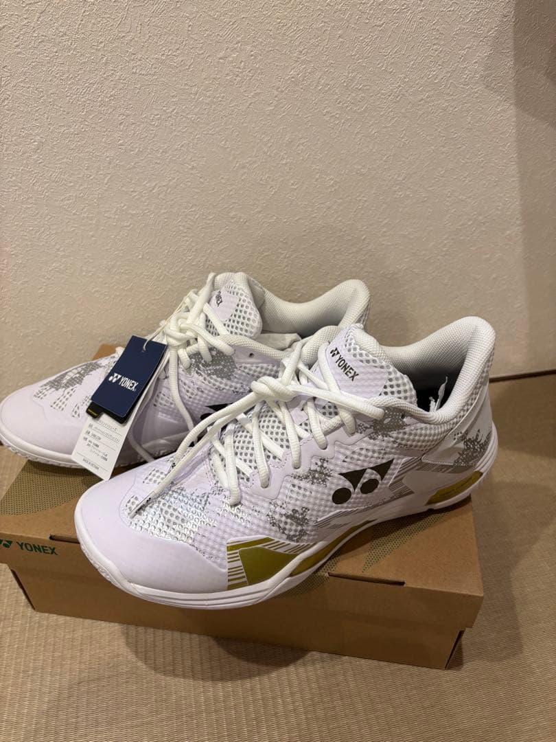 YONEX バドミントンシューズ ホワイト/ゴールド