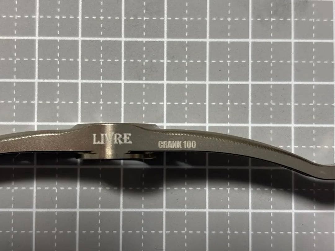 LIVRE CRANK 100 チタン　 Fish Arrow
