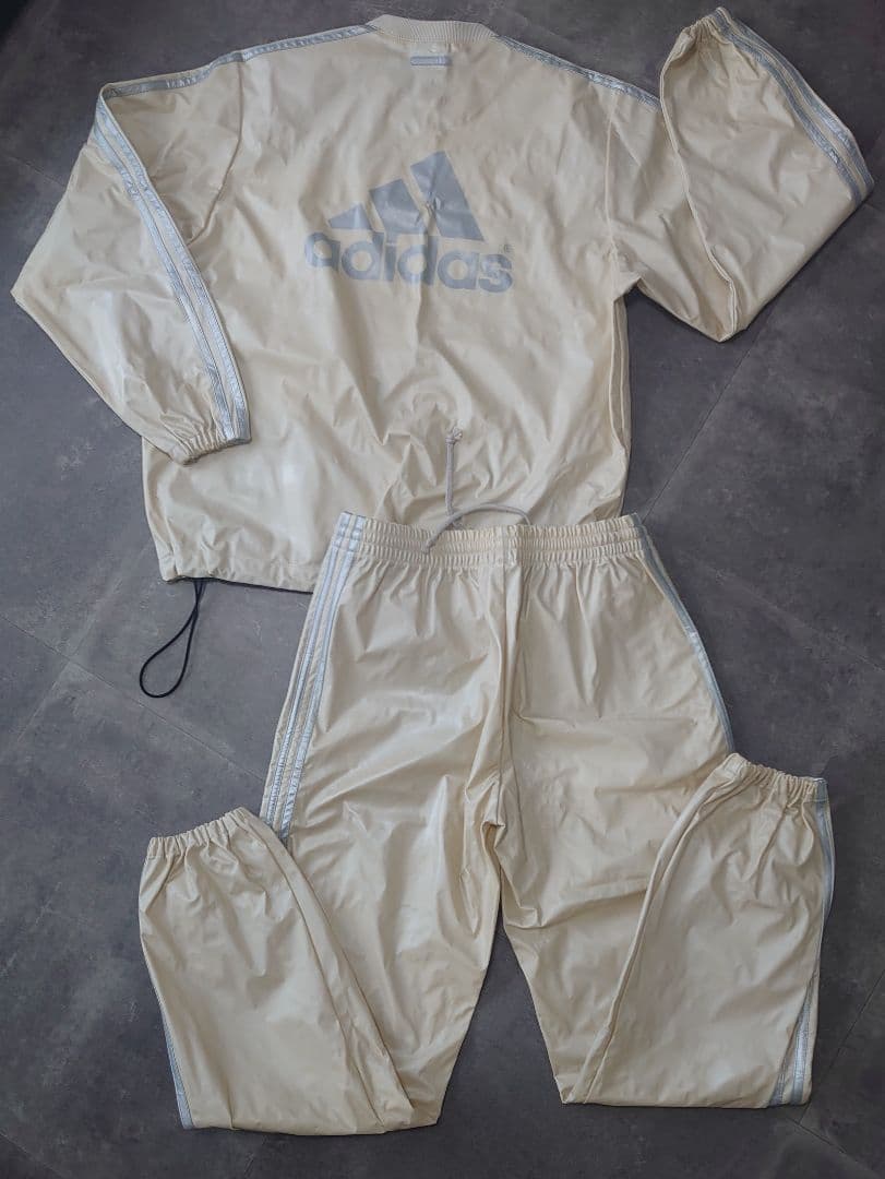 adidas　アディダス　ピステ　厚手　防寒着　観戦着にも