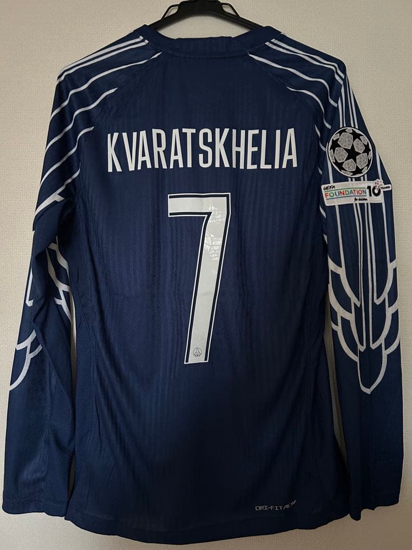 パリ・サンジェルマン KVARATSKHELIA 7