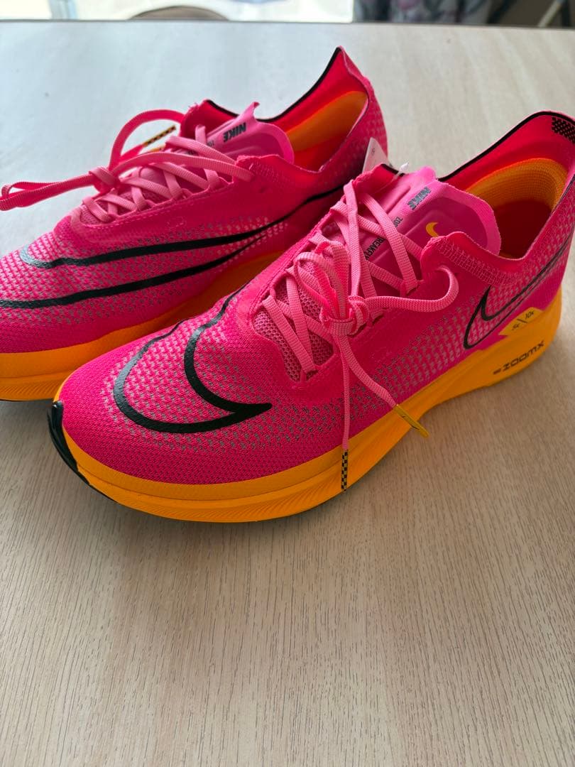 新品未使用　NIKE ズームXストリークフライ　25.5cm
