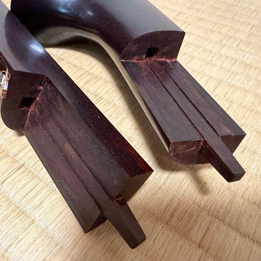 美品　津軽三味線　紅木 東さわり付 棹2.9mm 犬皮 三分割 竜胆金具　ケース