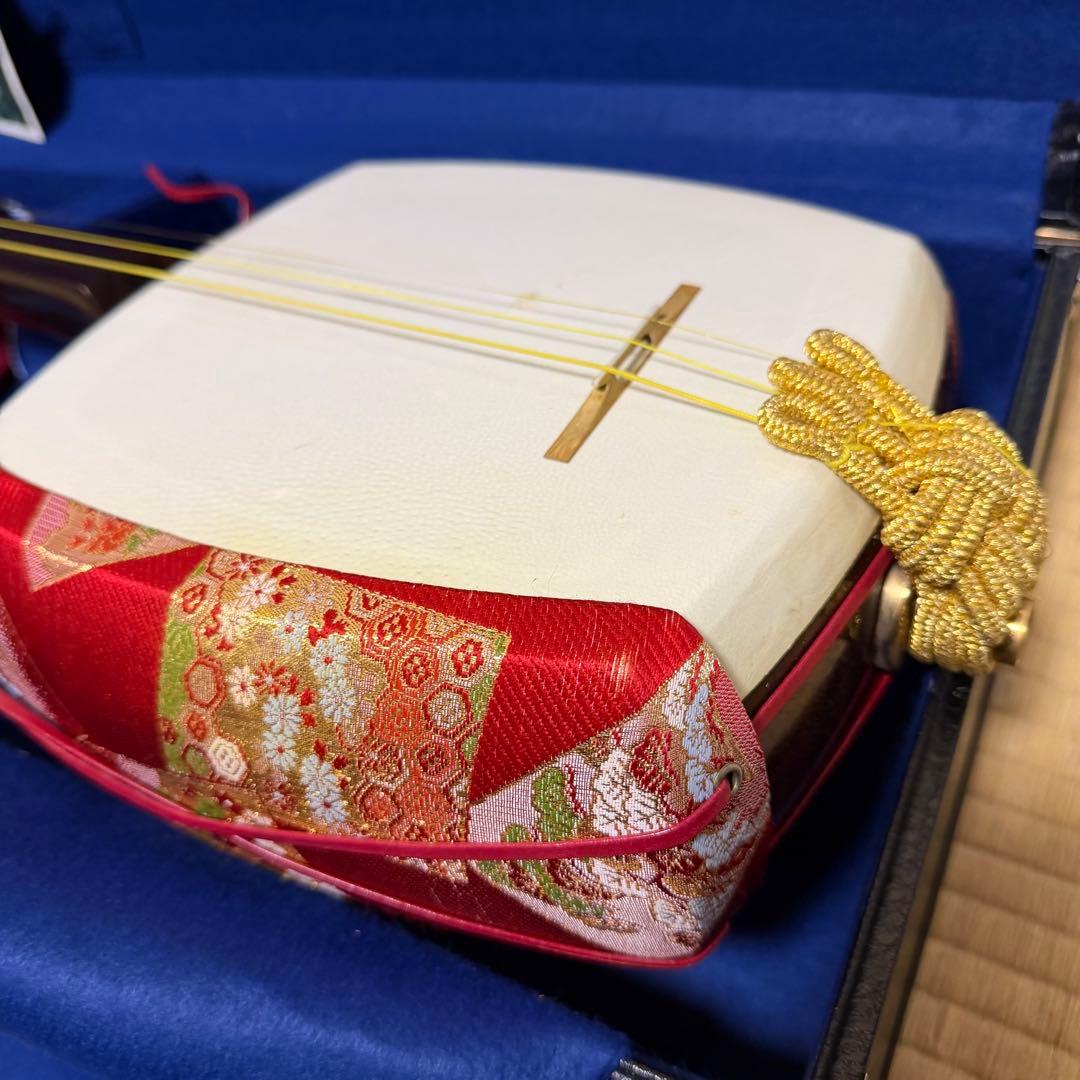 美品　津軽三味線　紅木 東さわり付 棹2.9mm 犬皮 三分割 竜胆金具　ケース