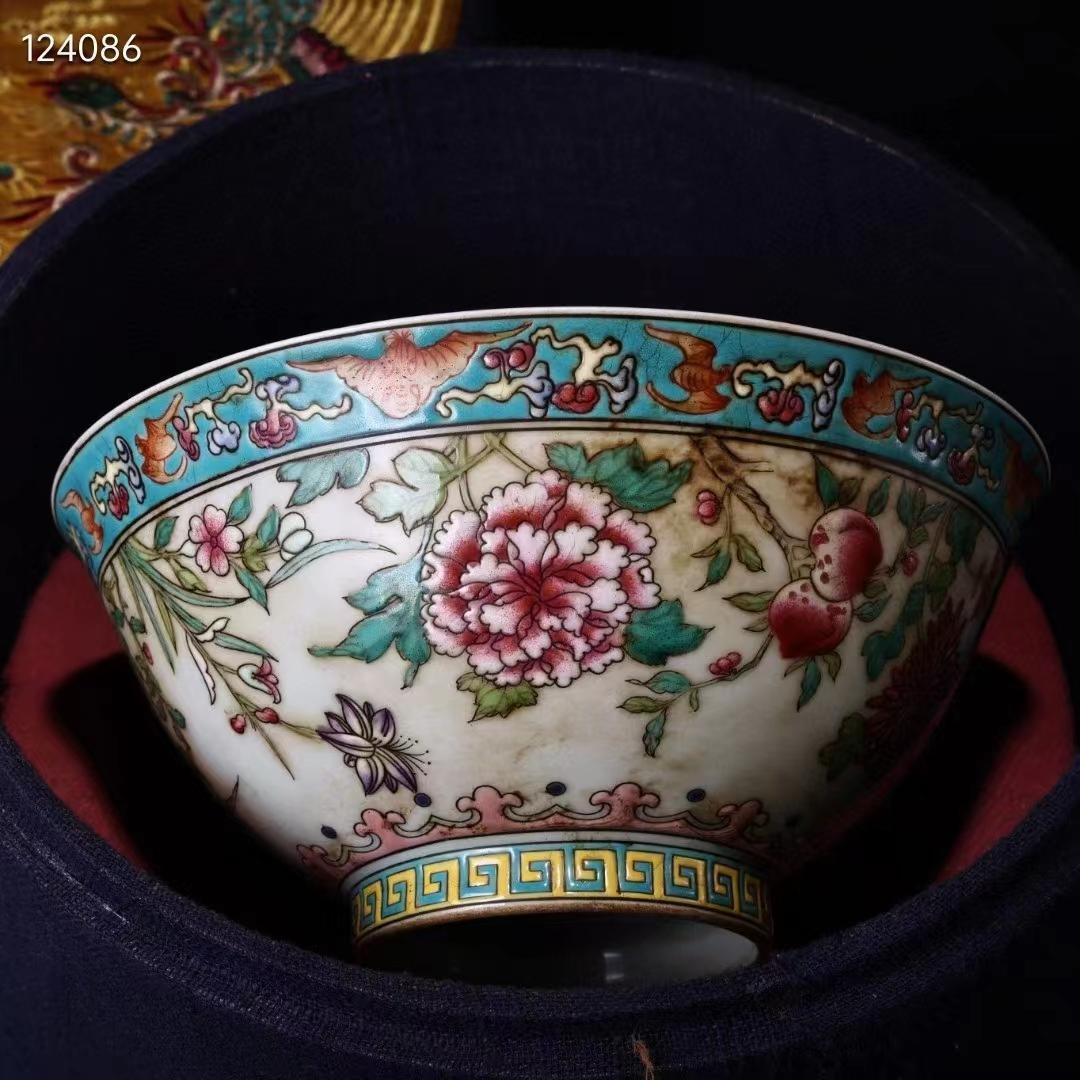 中国古美術・珍品旧蔵・純手描き·粉彩磁器ボウル·箱付・置物・食器・観賞瓶・文房具