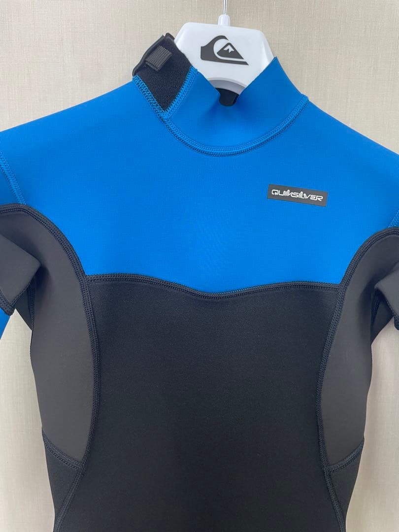 新品Quiksilver 子供用ウェットスーツ　サーフブランドジュニア 2mm