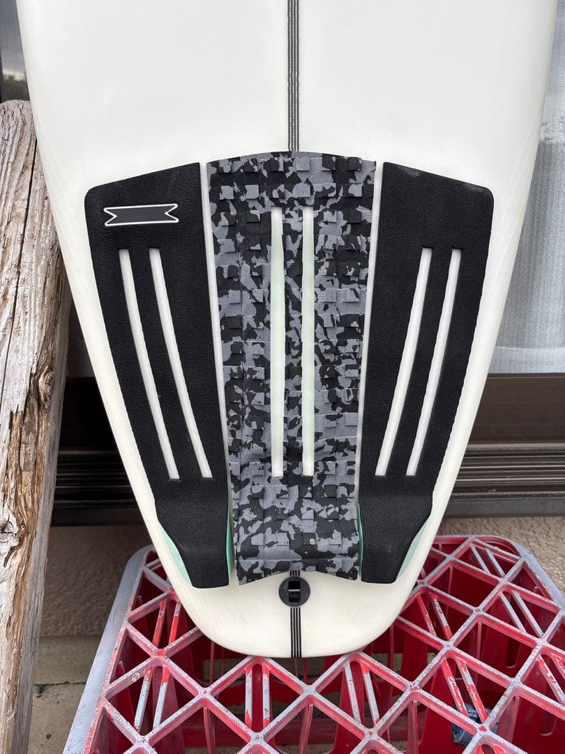 送料込 美品 JSサーフボード monsta8 5'8\"