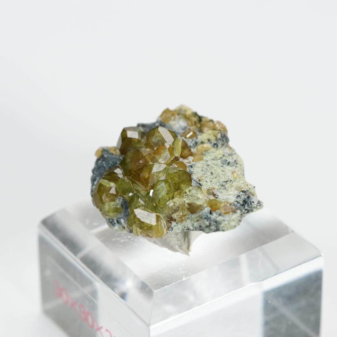 【グリーンの結晶】【最高品質】ディマントイドガーネット 26×22×12mm