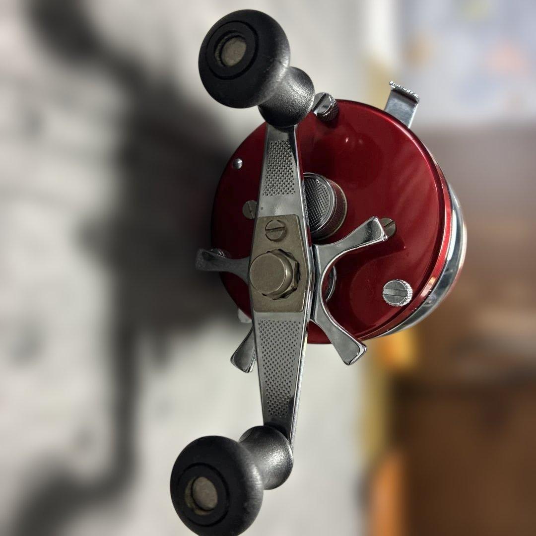 CUSTOM MADE4500CDーRED べイト リール
