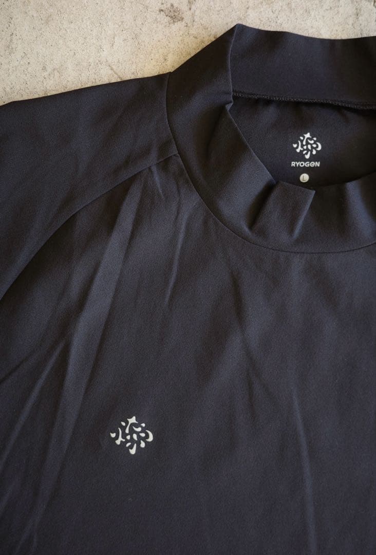 RYOGEN ODD MOCK NECK L/S TEE ランニング リョウゲン