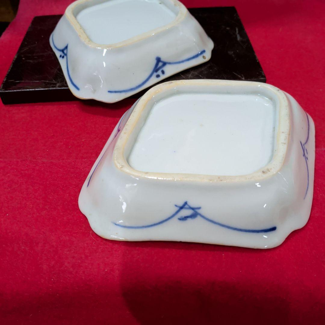初期伊万里の様です。金色の鳥と波模様の陶器皿2枚セットです‼️