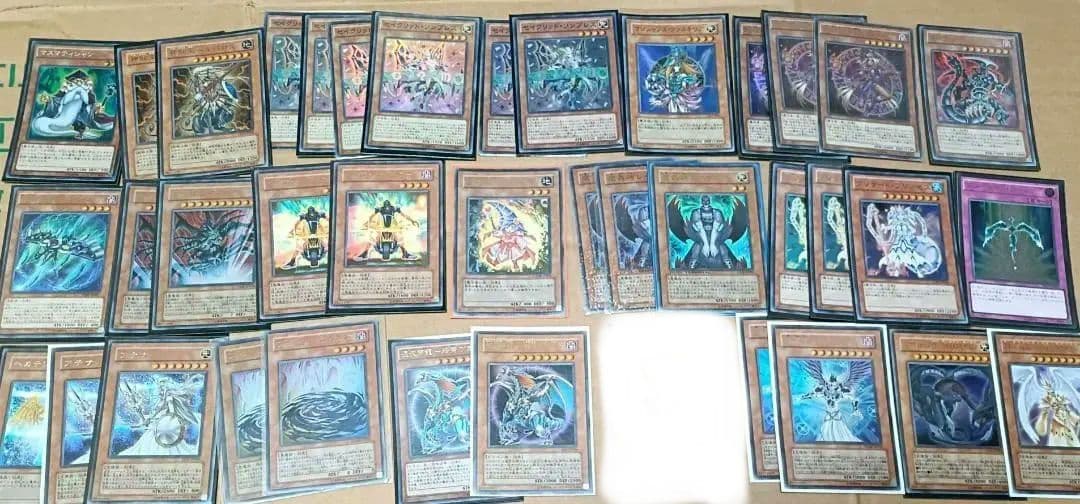 大特価　遊戯王 ほぼ初版SR以上約500枚+高価N+スリーブまとめ売り【引退品】
