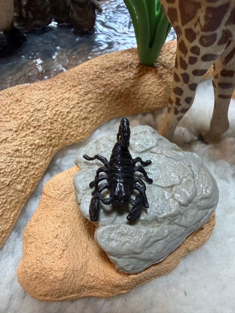 シュライヒ　動物フィギュアセット（ライオン、フラミンゴなど、川、岩など）