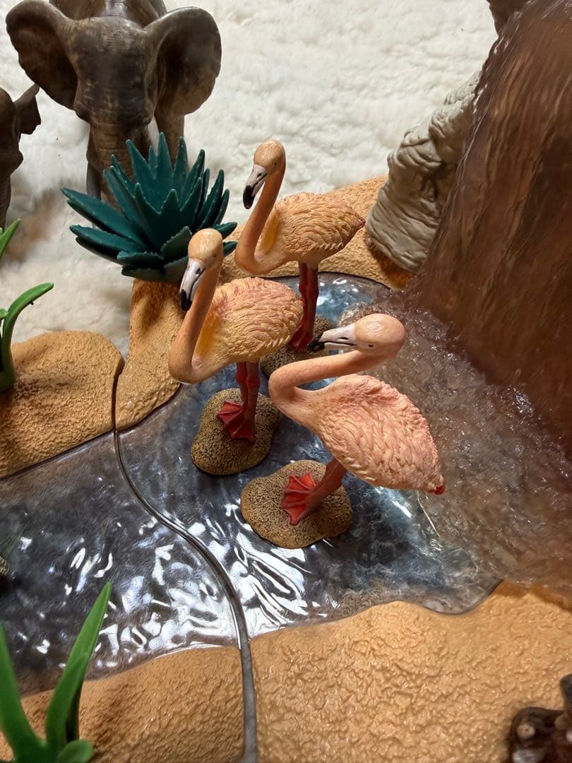 シュライヒ　動物フィギュアセット（ライオン、フラミンゴなど、川、岩など）