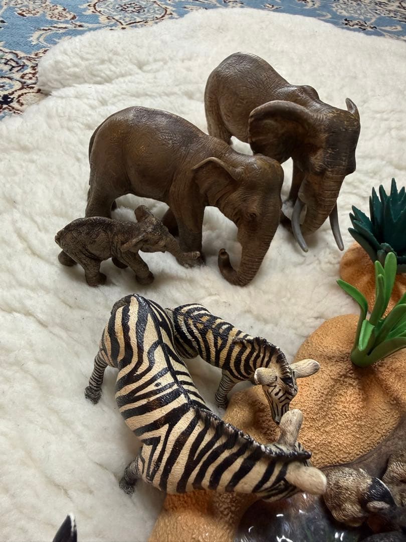 シュライヒ　動物フィギュアセット（ライオン、フラミンゴなど、川、岩など）